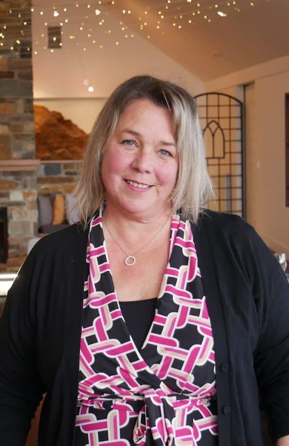 Jackie from Fleurieu Food and Wine teaching a class