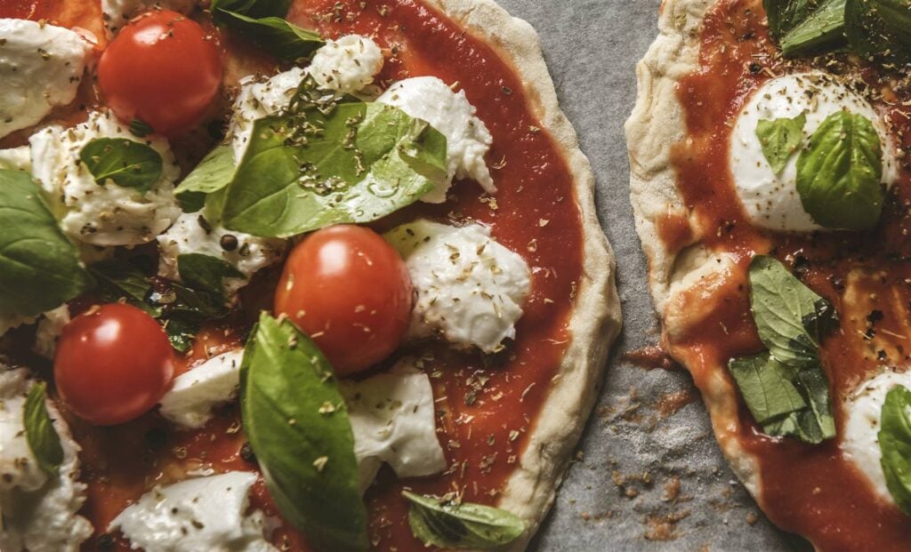 A fresh margherita pizza with tomato, mozzarella and basil